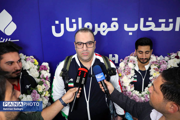 بازگشت تیم ملی وزنه‌برداری با جام قهرمانی‌