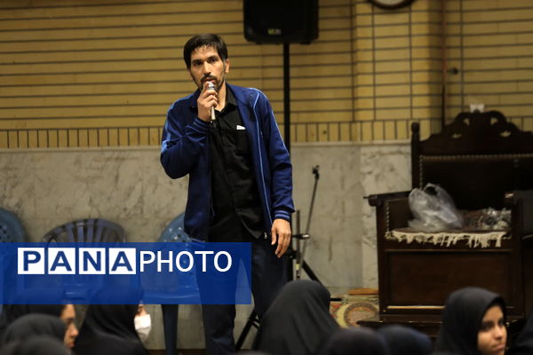 حال و هوای دختران هنرستانی قم در بازدید از یادمان‌های عملیاتی جنوب کشور