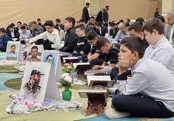 محفل دانش‌آموزی انس با قرآن در مصلای بزرگ امام خمینی (ره) ارومیه