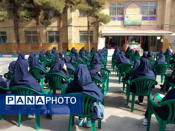 جشن آغاز سال تحصیلی در دبیرستان دخترانه حاتمی 