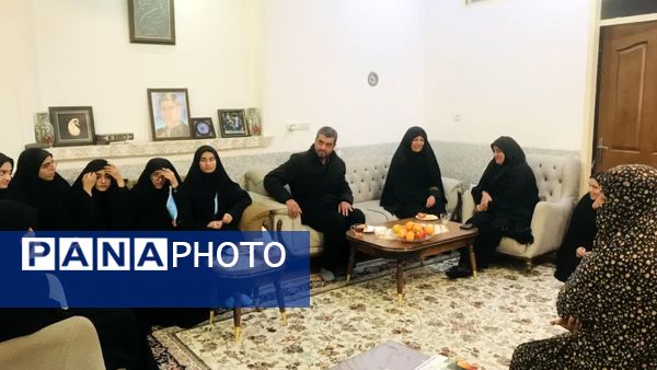 دیدار دانش‌آموزان دبیرستان حضرت ابوالفضل با مادر شهید علی‌اکبر عدم