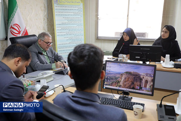 دیدار اعضای هیات مدیره مجلس دانش‌آموزی با دبیرکل شورای عالی آموزش و پرورش