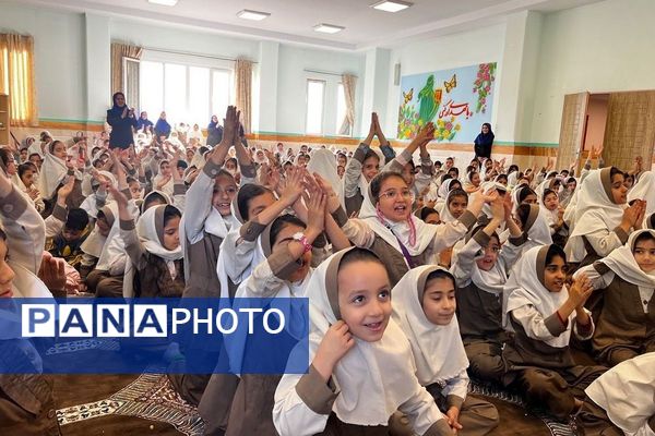 جشن میلاد مولود کعبه در دبستان  شهید بنی هاشمی رباط‌کریم