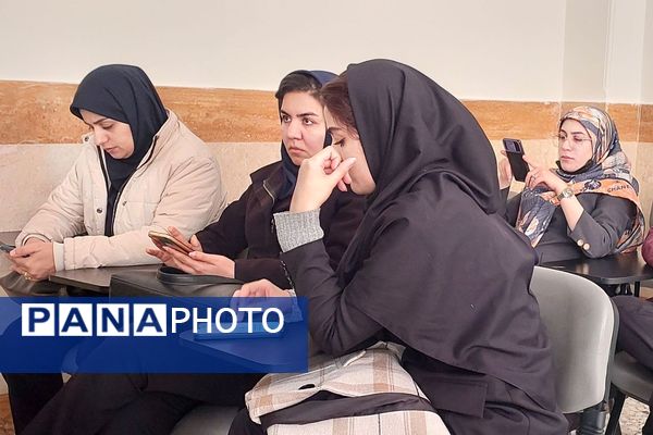  کارگاه تبیین و واکاوی ضروریات سفر یادگیری در دبیرستان‌ نمونه‌دولتی ولایت بهارستان‌دو