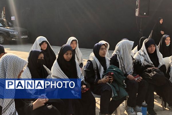 مراسم غبار‌روبی مزار شهدای گمنام در ناحیه دو شهرری 