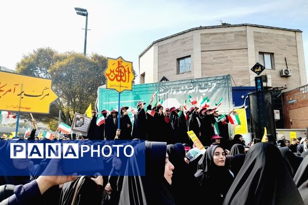 راهپیمایی روز دانش‌آموزان در ناحیه 6 مشهد 