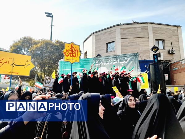 راهپیمایی روز دانش‌آموزان در ناحیه 6 مشهد 