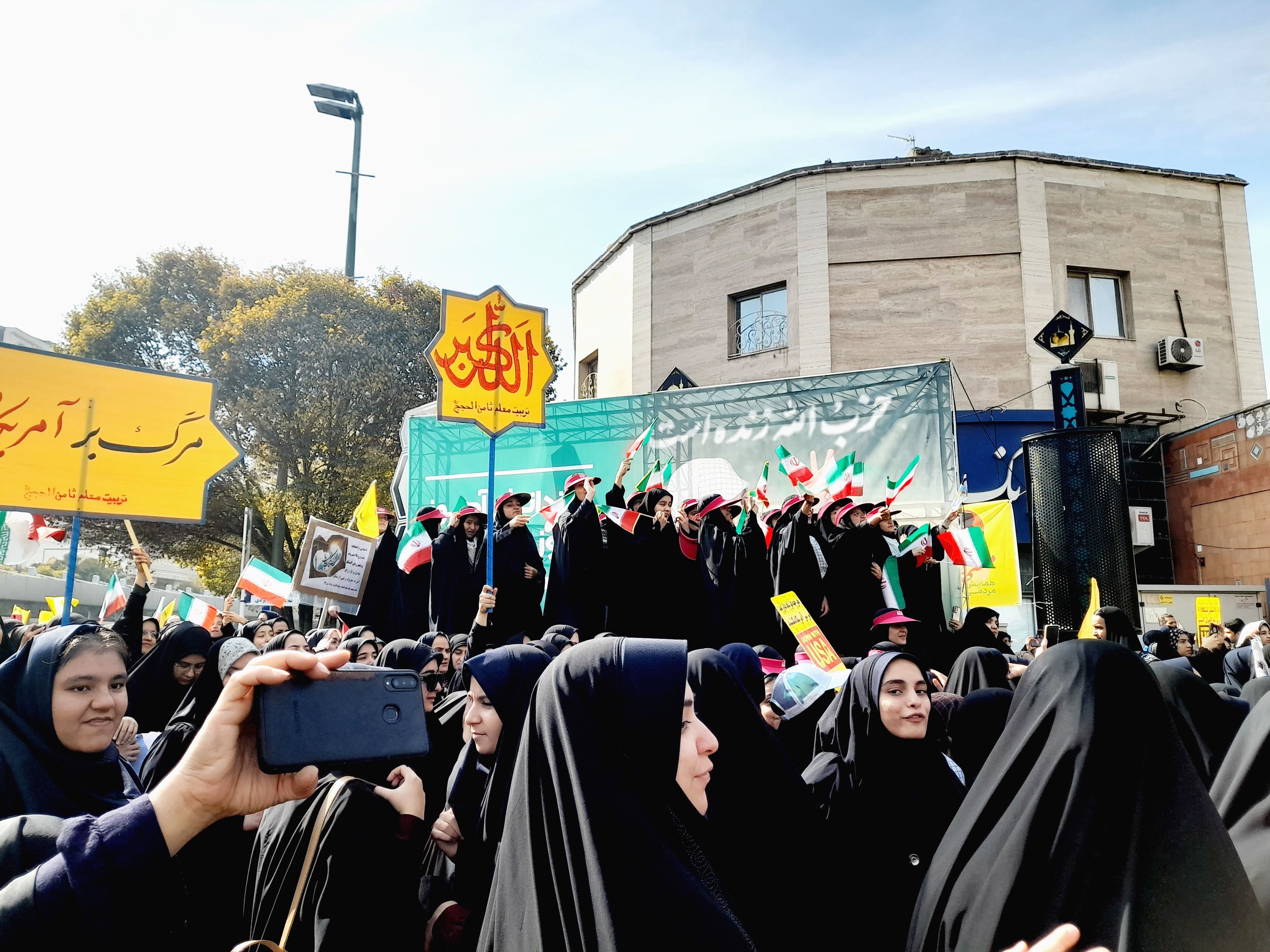 راهپیمایی روز دانش‌آموزان در ناحیه 6 مشهد 