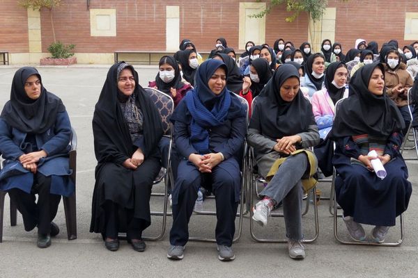 مراسم هفته پژوهش در دبیرستان بانو عفت آهنگری شهرری