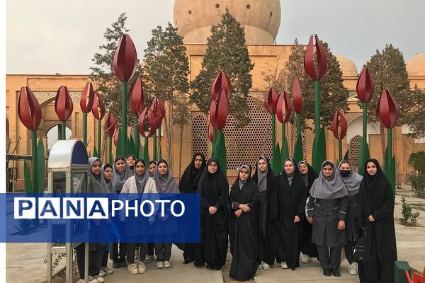 بزرگداشت «مادران چشم به راه»باحضور دانش‌آموزان دبیرستان دخترانه معرفت کهریزک