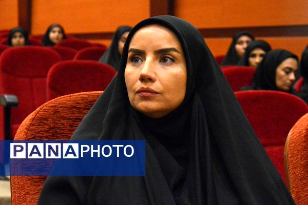 نشست هم‌اندیشی معاونین پرورشی، روحانیون امین و ائمه جماعات در بهارستان‌دو