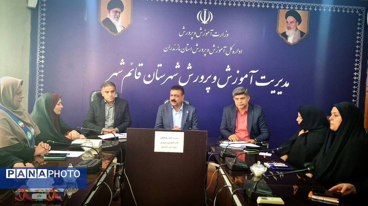 نشست بانوان ستادی با سرپرست آموزش و پرورش قائمشهر