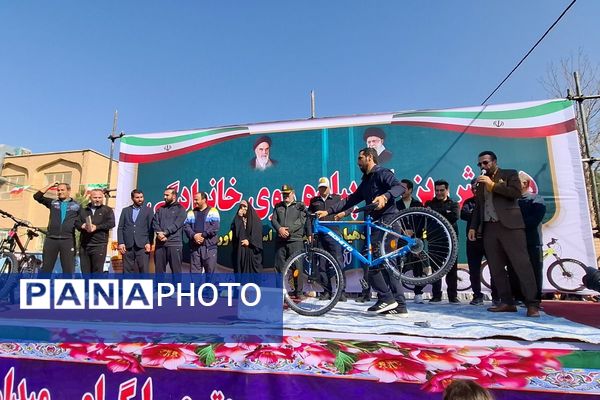  همایش بزرگ پیاده روی خانوادگی در نسیم‌شهر 