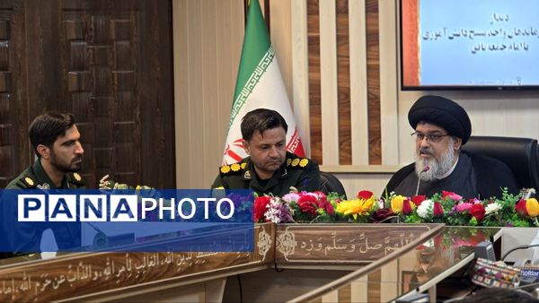 دیدار مدیران و فرماندهان بسیج دانش‌آموزی با امام جمعه بافق