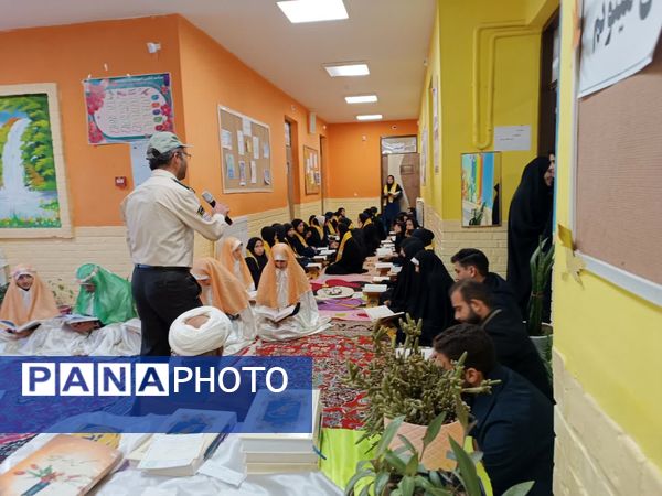 محفل انس با قرآن کریم در دبیرستان دخترانه شهدای زیارت 