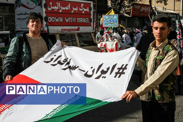 حضور پرشور دانش آموزان زنجانی در راهپیمایی ۱۳ آبان