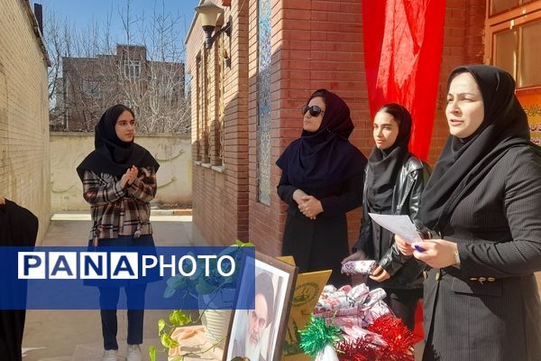 گلباران تمثال امام و تقدیر از دانش‌آموزان برتر  هنرستان بصیرت آشخانه