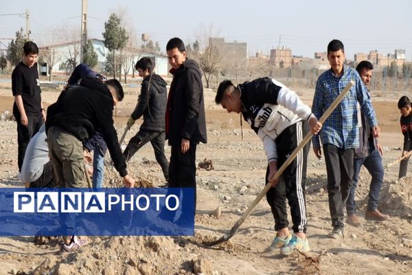 آیین روز درختکاری در هنرستان کشاورزی شهید باهنر پاکدشت 