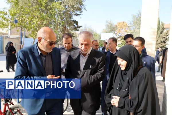 افتتاح زمین چمن دبیرستان دوره اول استعدادهای درخشان شهیدان مزیدی 