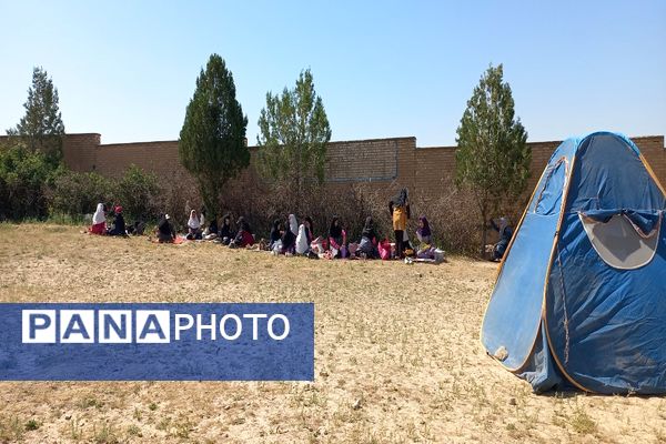 برگزاری اردوی درون مدرسه‌ای در مدرسه شهید معتمدی گزکوه