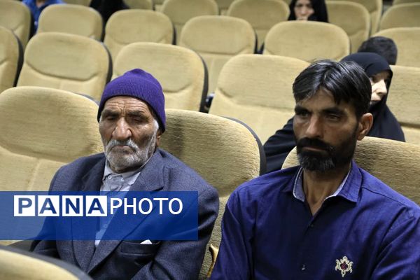 جلسه گرامیداشت و تجلیل از پدران و مادران شهدا 