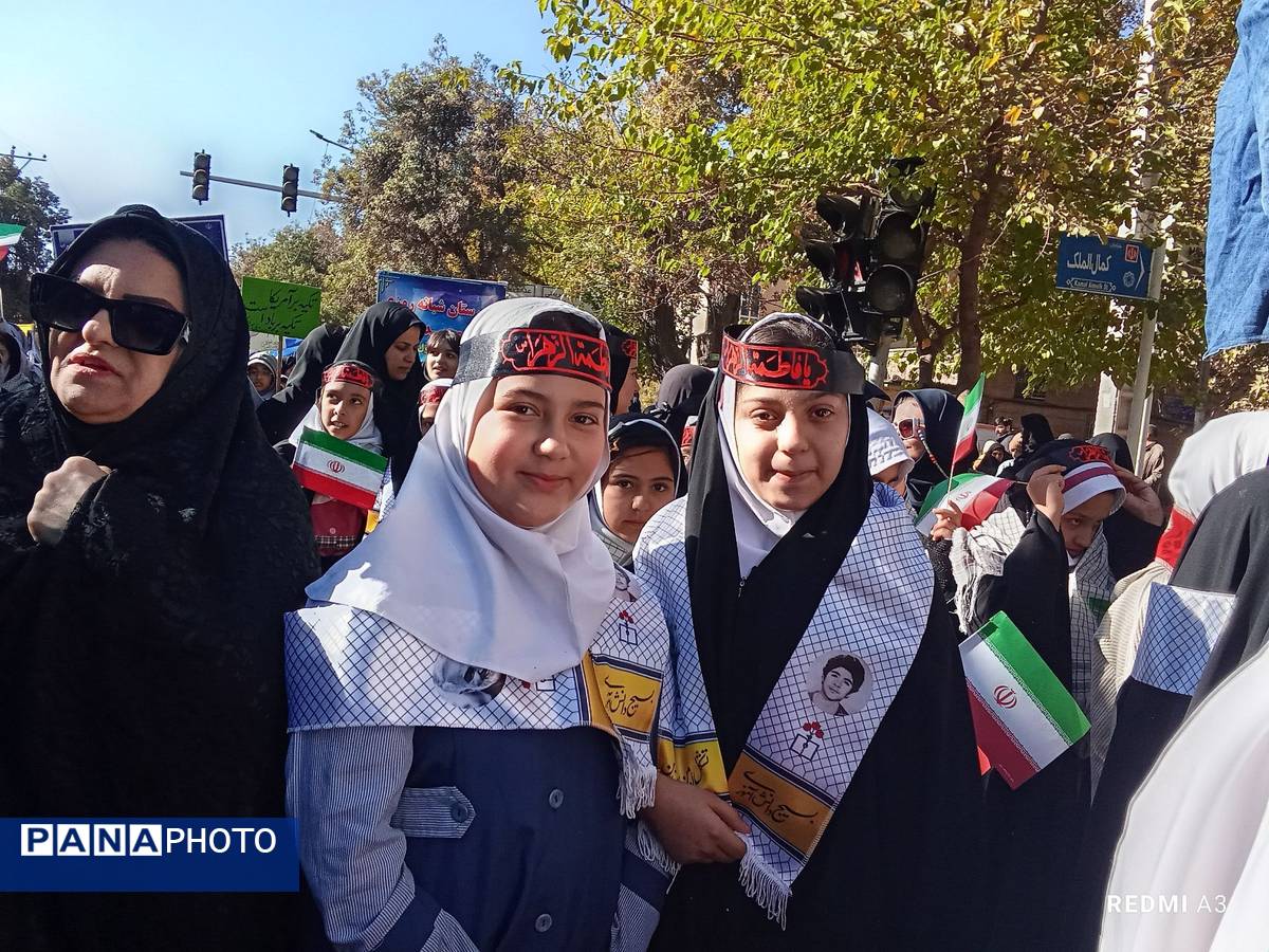 راهپیمایی 13 آبان با حضور حداکثری دانش آموزان در شهرستان نیشابور 
