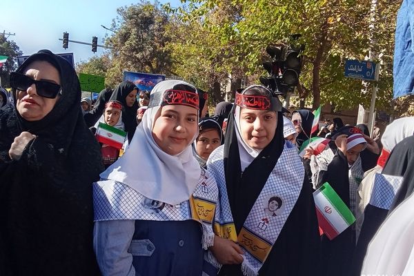 راهپیمایی 13 آبان با حضور حداکثری دانش آموزان در شهرستان نیشابور 