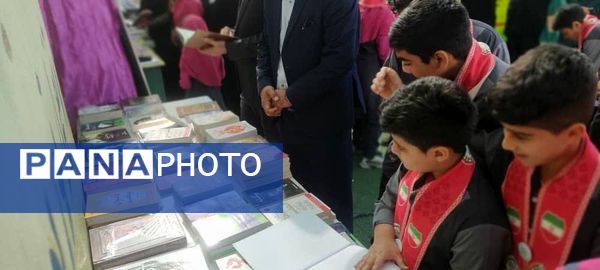 برگزاری مراسم شاهنامه‌خوانی و حافظ‌خوانی همراه با افتتاح نمایشگاه کتاب در مدرسه میلاد و کوثر نبی سعدآباد