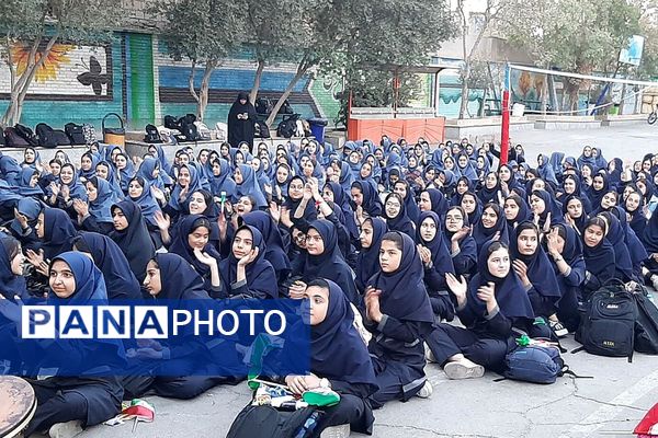 برگزاری جشن پرشور روز دانش آموز در دبیرستان شهدای هسته‌ای