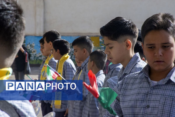 جوانه‌های محلاتی ورود به دوره متوسطه را با جشن جوانه‌ها آغاز کردند