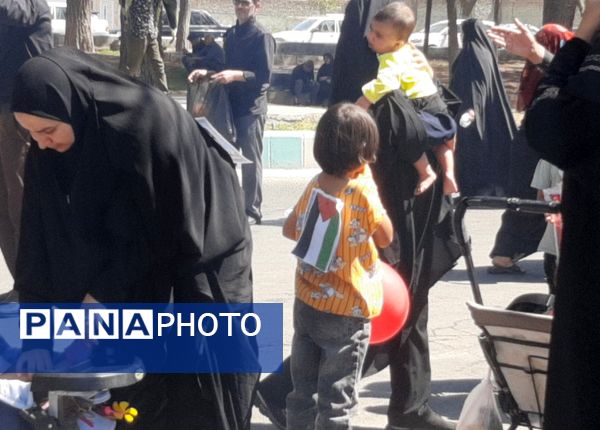 جاماندگان اربعین حسینی در  راهپیمایی حرم تا حرم نیشابور 