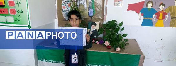 اجرای پویش «جانم فدای رهبر» در آموزشگاه شهید محمد منتظر قائم خاتم 