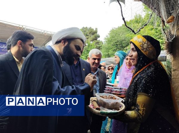 بازدید معاون پرورشی و فرهنگی وزارت آموزش و پرورش از نمایشگاه دستاوردهای کانون‌های فرهنگی تربیتی استان بوشهر