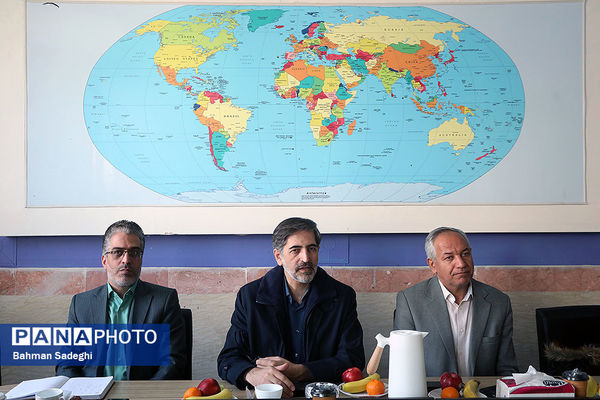 بازدید اصحاب رسانه از مدارس استعدادهای درخشان شهر تهران