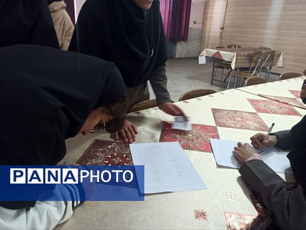 انتخابات شورای دانش‌آموزی در دبیرستان نمونه اندیشه