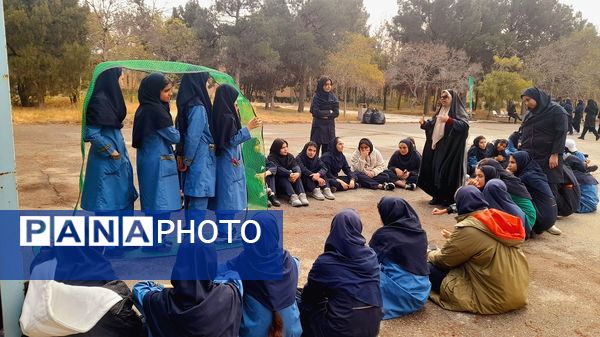 برگزاری دومین روز از اردوی تمشک در اردوگاه فاطمه الزهرا ماهدشت