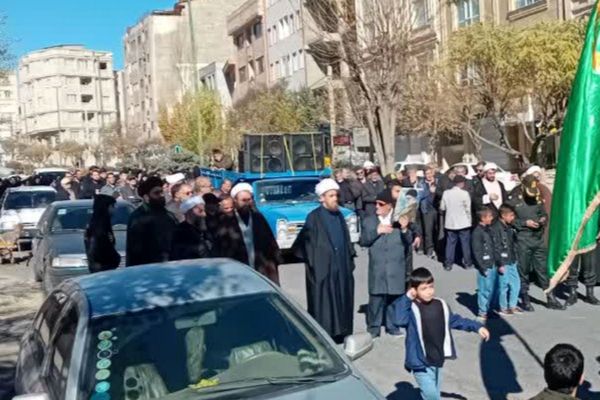 مراسم پیاده روی از مسجد موسی بن جعفر تا امام زاده اسماعیل درشهرستان فیروزکوه