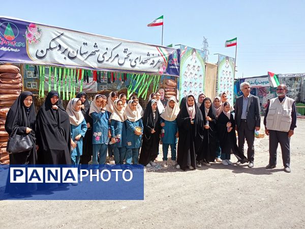 بازدید دانش آموزان دبستان سمیه از کنگره ملی شهید مدرس