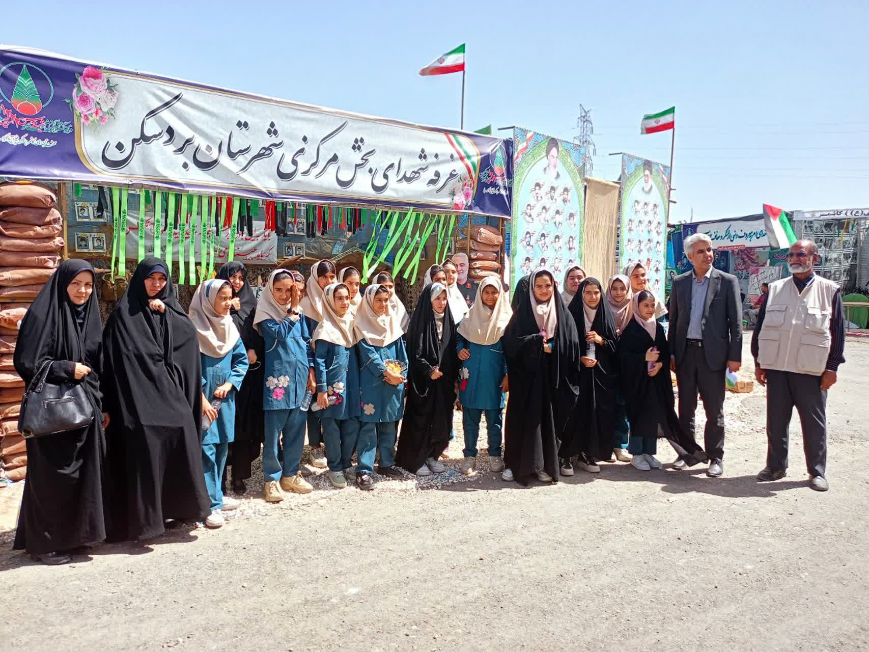 بازدید دانش آموزان دبستان سمیه از کنگره ملی شهید مدرس