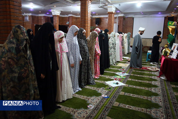اعتکاف دانش‌آموزی در مسجد لولاگر