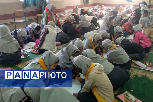 برگزاری نقاشی همگانی در مدارس ناحیه 4 شیراز به‌مناسبت دهه فجر 