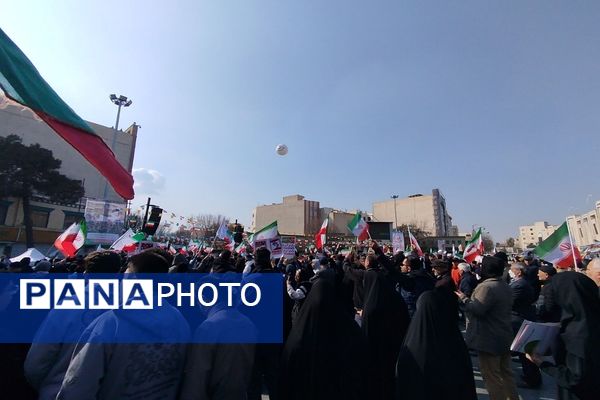 حضور اقشار مختلف شهرری در جشن پیروزی انقلاب 