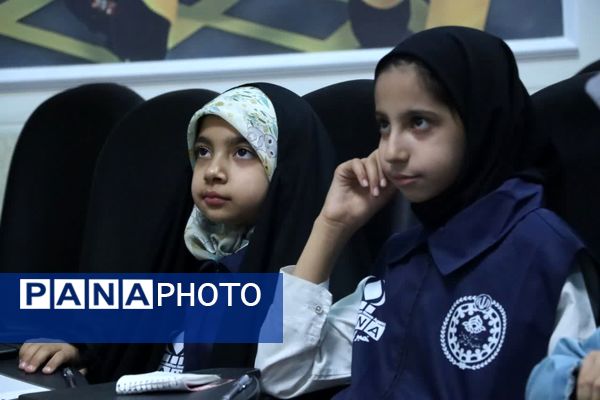بازدید خبرنگاران پانا ناحیه یک و دو یزد از مرکز شماره ۹ آتشنشانی یزد