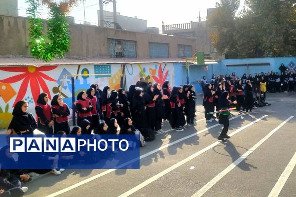 برگزاری المپیاد ورزشی به مناسبت هفته تربیت بدنی در دبیرستان پروین اعتصامی اسلامشهر