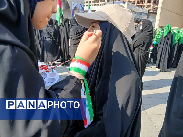 ۱۳ آبان،  روز آشکار ساختن ناتوانی استکبار 