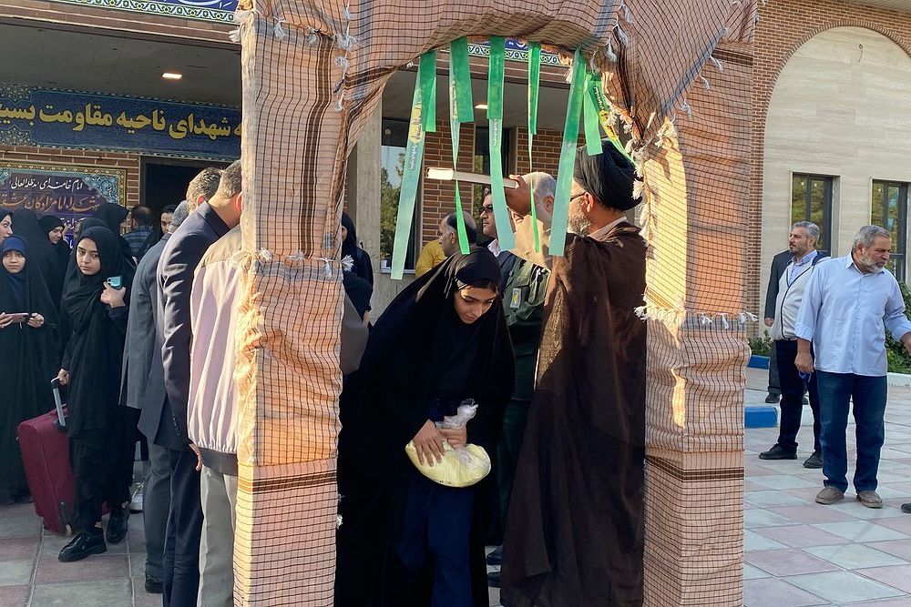 اعزام دانش‌آموزان دختر ورامینی به اردوی معنوی راهیان نور