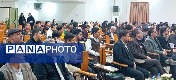 وقتی نوجوانان قلم به دست گرفتند شب شعر رنگی تازه یافت