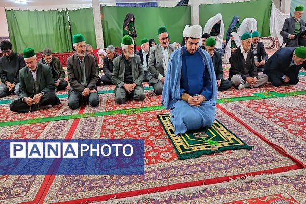 اقامه نماز جماعت باحضور معتکفین در مسجد جامع شهر بار نیشابور 