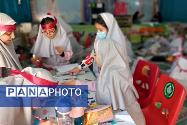 نمایش جلوه‌های ارادت فاطمی در روزنامه‌دیواری‌های مدرسه شهیدسرافراز اسلامشهر