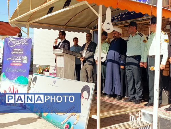 تقدیر مدیر دبیرستان رئیس زاده از پرسنل نیروی انتظامی خلیل آباد